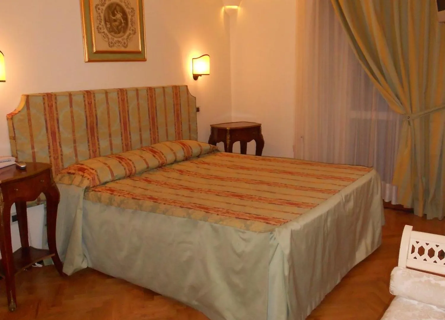 Al Teatro Hotel Livorno Italy