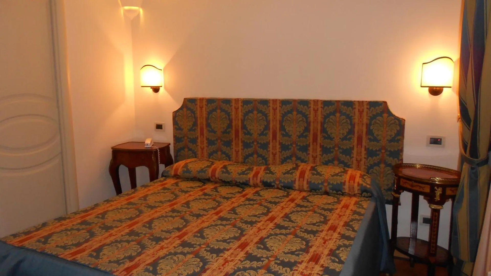 Al Teatro Hotel Livorno
