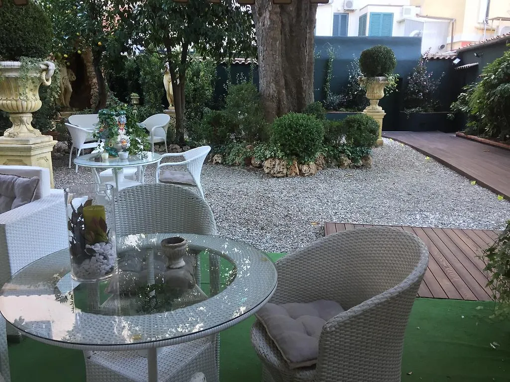 Al Teatro Hotel Livorno