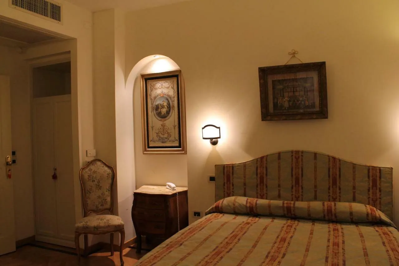 Al Teatro Hotel Livorno
